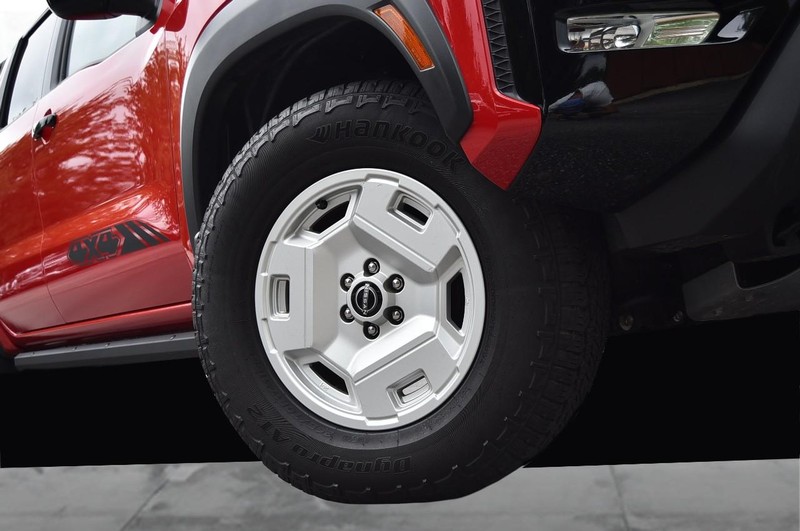 Nissan Frontier Vehicle Image 03