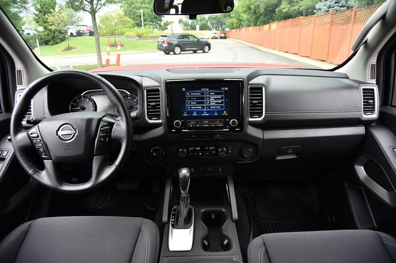 Nissan Frontier Vehicle Image 09