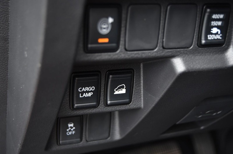 Nissan Frontier Vehicle Image 13