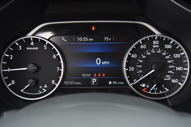 Nissan Murano Vehicle Image 13