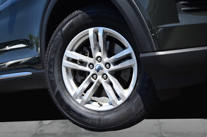 Ford Explorer Vehicle Image 03
