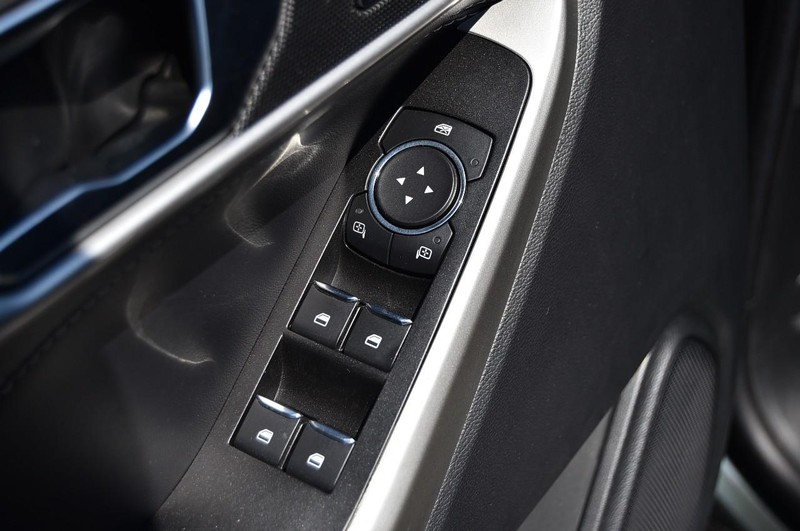 Ford Explorer Vehicle Image 09