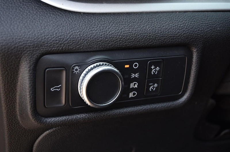 Ford Explorer Vehicle Image 11