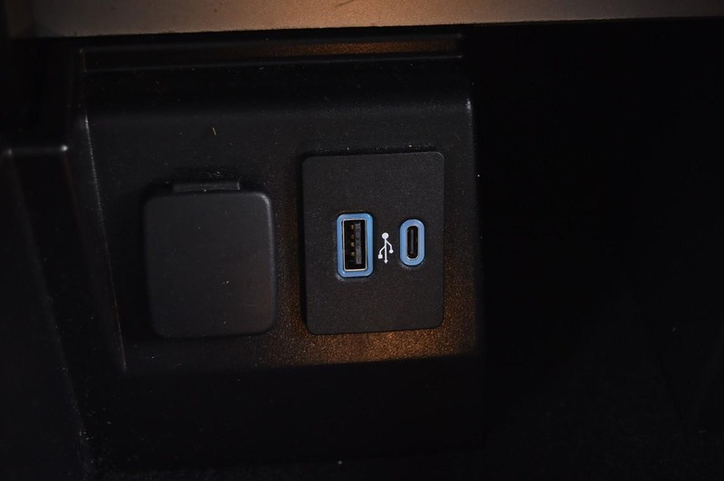 Ford Explorer Vehicle Image 15