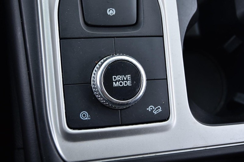 Ford Explorer Vehicle Image 16