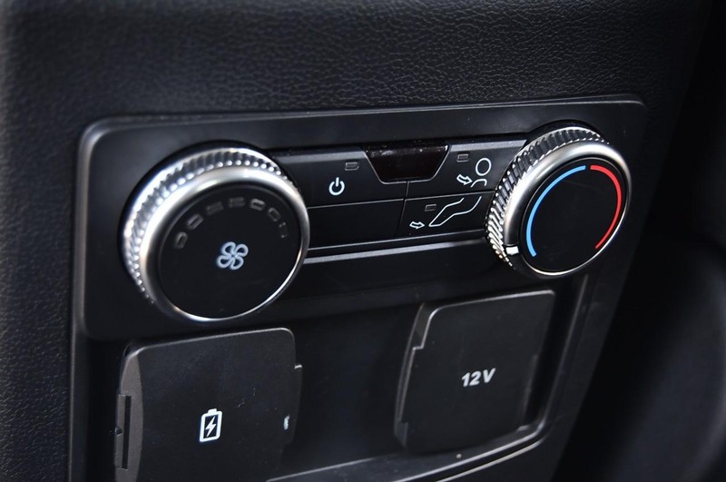 Ford Explorer Vehicle Image 23