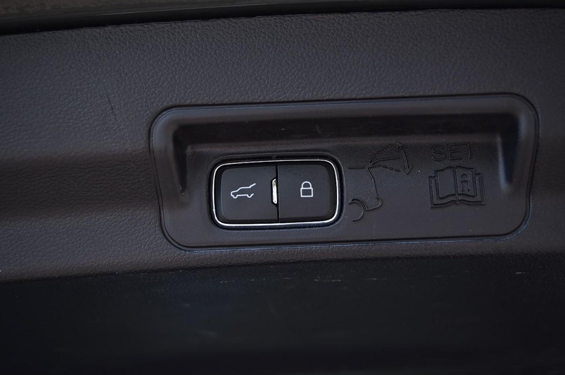 Ford Explorer Vehicle Image 26