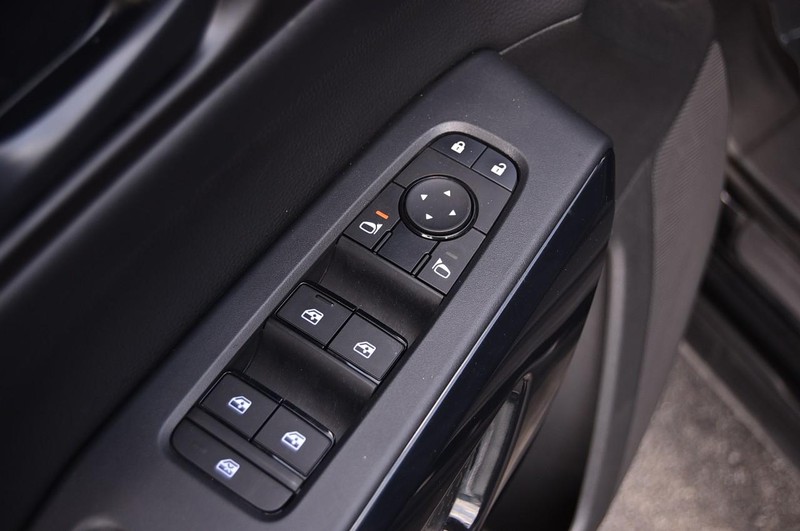 Nissan Pathfinder Vehicle Image 09