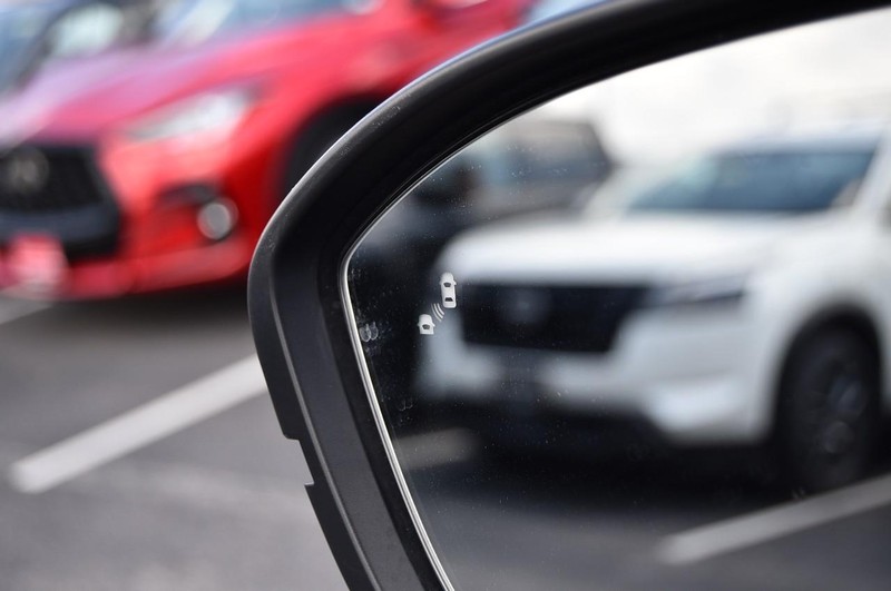 Nissan Pathfinder Vehicle Image 10