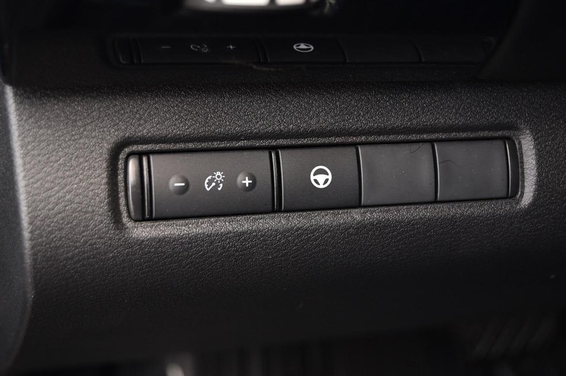 Nissan Pathfinder Vehicle Image 11