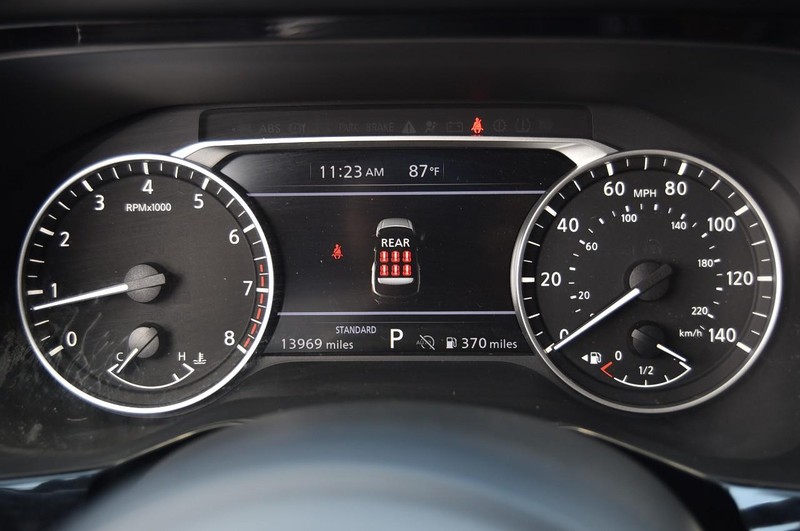 Nissan Pathfinder Vehicle Image 12