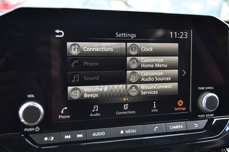 Nissan Pathfinder Vehicle Image 14