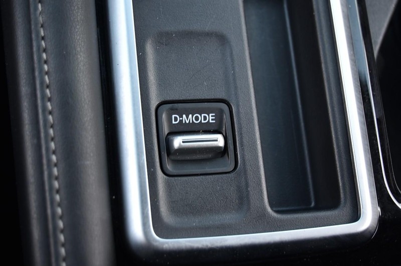 Nissan Pathfinder Vehicle Image 18