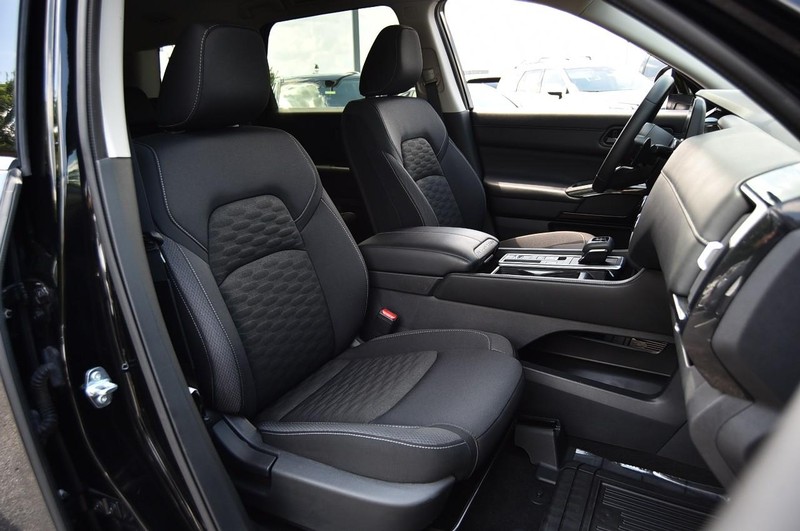 Nissan Pathfinder Vehicle Image 21