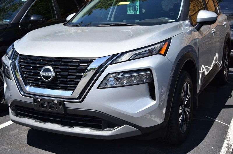 Nissan Rogue Vehicle Image 02