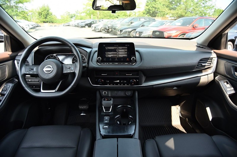 Nissan Rogue Vehicle Image 08