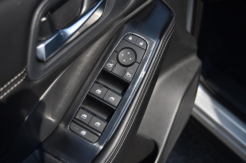 Nissan Rogue Vehicle Image 09