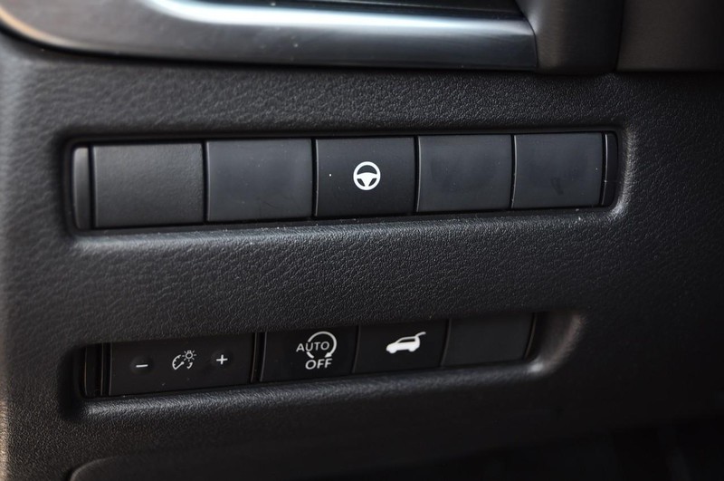 Nissan Rogue Vehicle Image 11