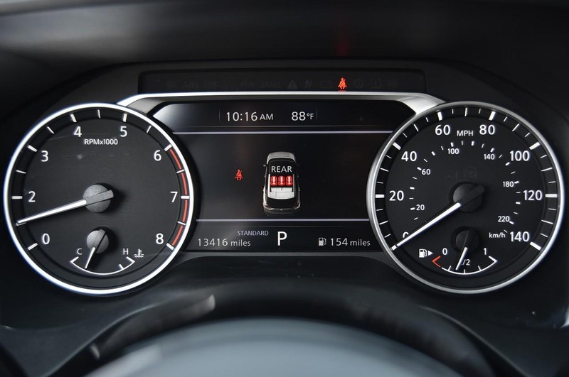 Nissan Rogue Vehicle Image 12