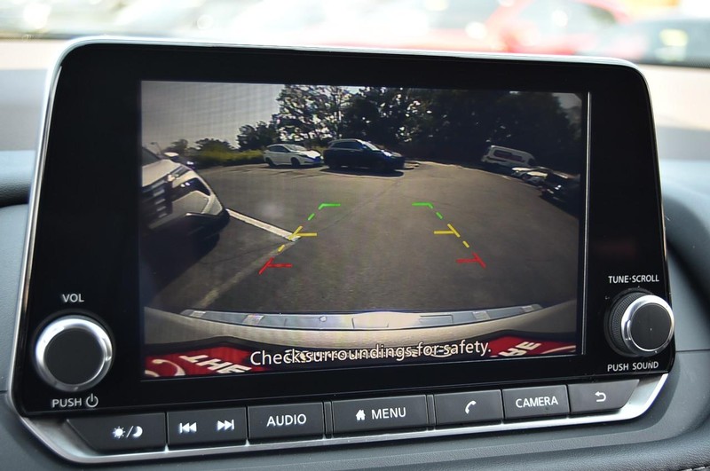 Nissan Rogue Vehicle Image 13