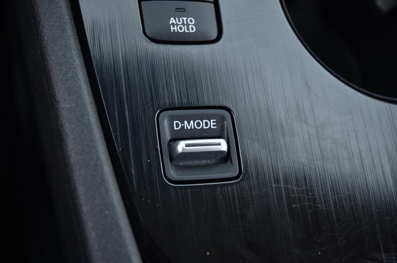 Nissan Rogue Vehicle Image 17