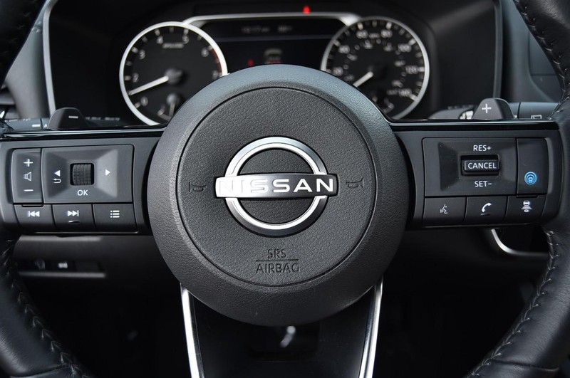 Nissan Rogue Vehicle Image 18