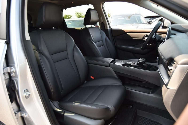 Nissan Rogue Vehicle Image 20