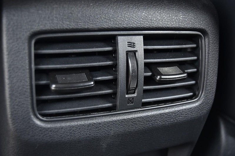 Nissan Rogue Vehicle Image 23