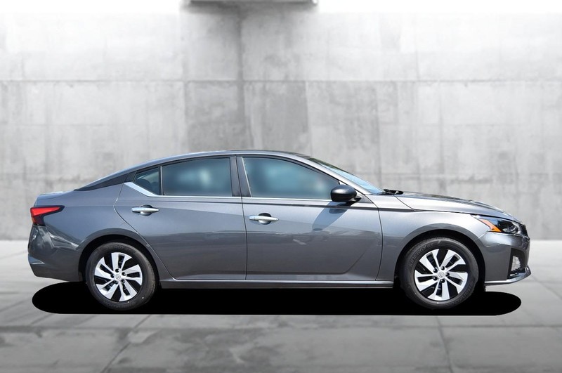 Nissan Altima Vehicle Image 05