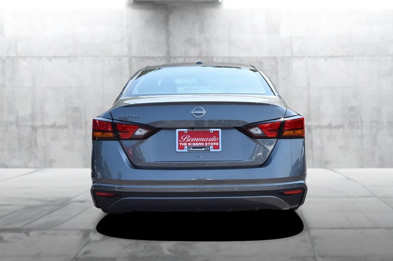 Nissan Altima Vehicle Image 06