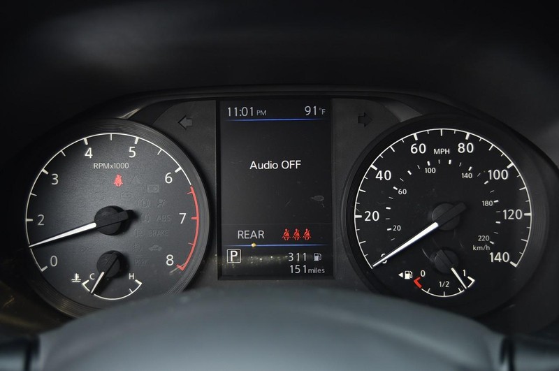 Nissan Altima Vehicle Image 12