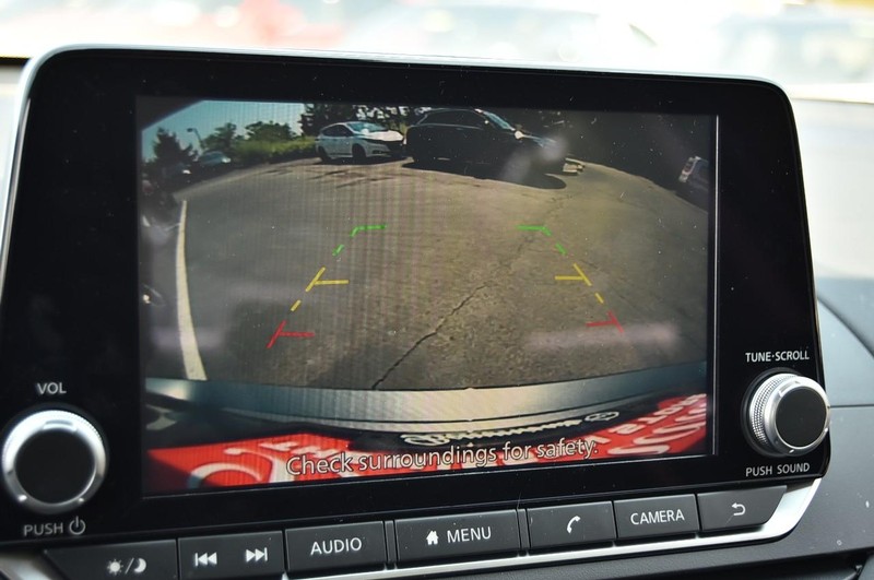 Nissan Altima Vehicle Image 13