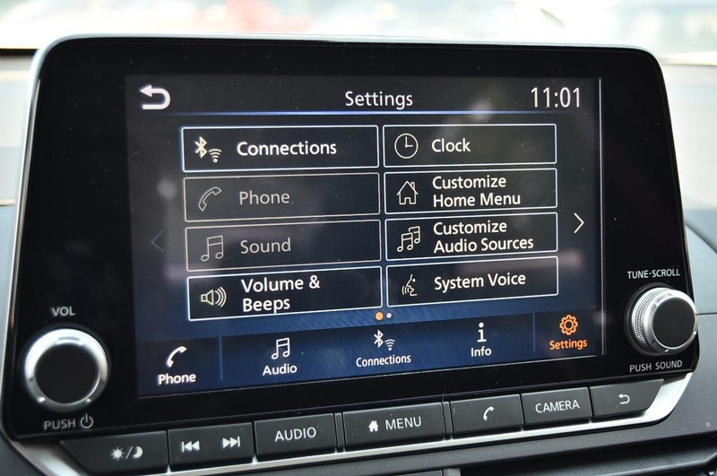 Nissan Altima Vehicle Image 14