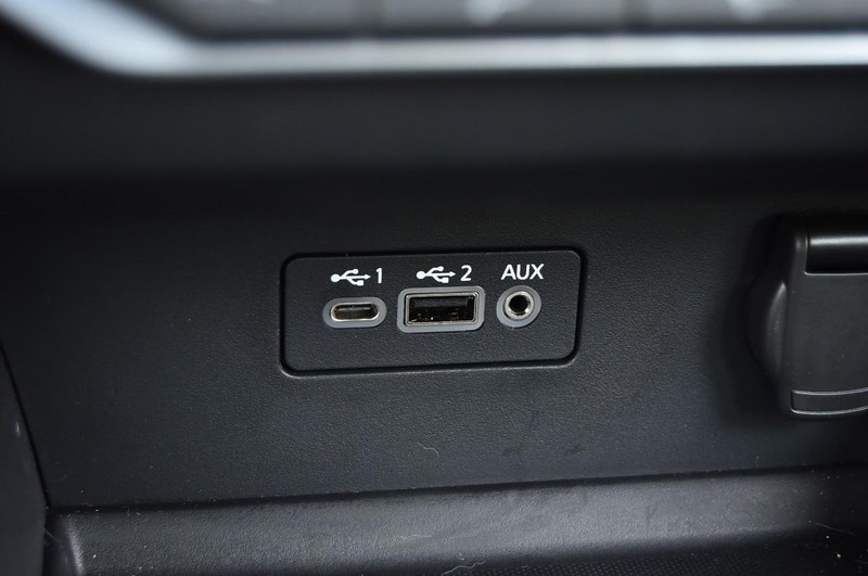 Nissan Altima Vehicle Image 16