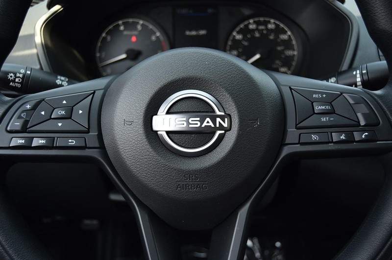 Nissan Altima Vehicle Image 18