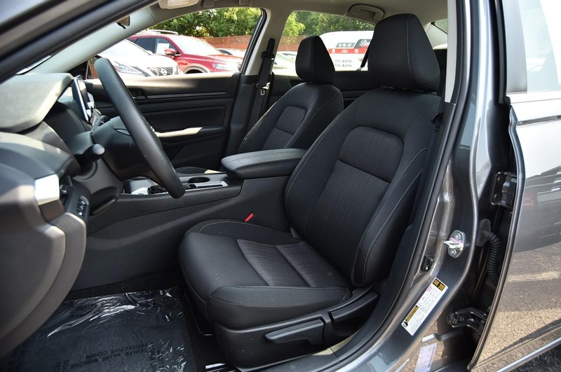 Nissan Altima Vehicle Image 19