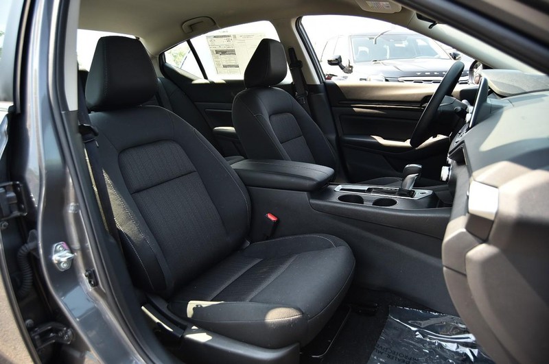 Nissan Altima Vehicle Image 20