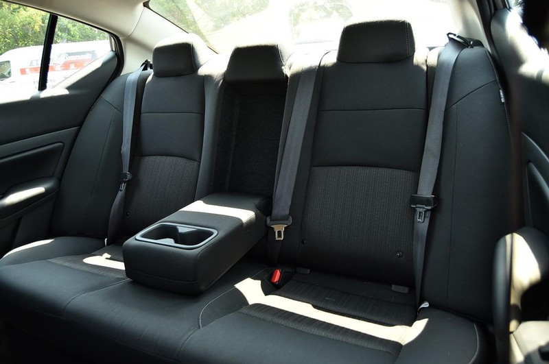 Nissan Altima Vehicle Image 21