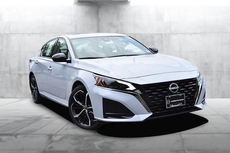 Nissan Altima Vehicle Image 02