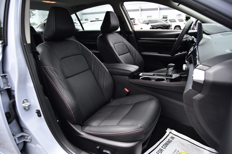 Nissan Altima Vehicle Image 20