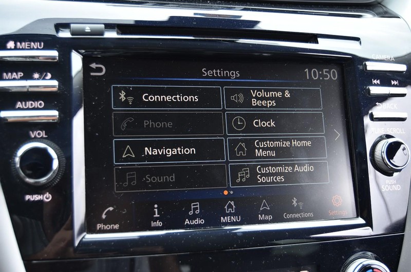 Nissan Murano Vehicle Image 16