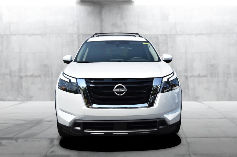 Nissan Pathfinder Vehicle Image 04