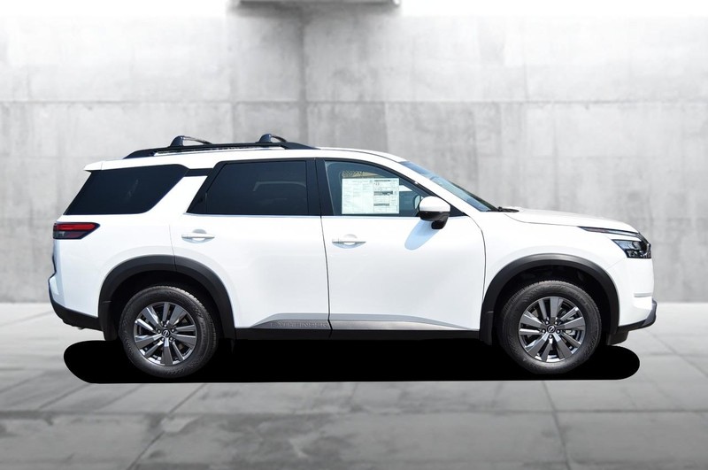 Nissan Pathfinder Vehicle Image 05