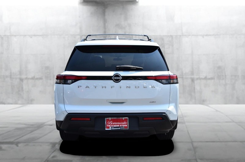 Nissan Pathfinder Vehicle Image 06