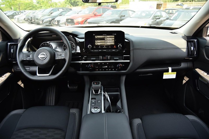 Nissan Pathfinder Vehicle Image 08