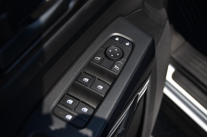 Nissan Pathfinder Vehicle Image 09