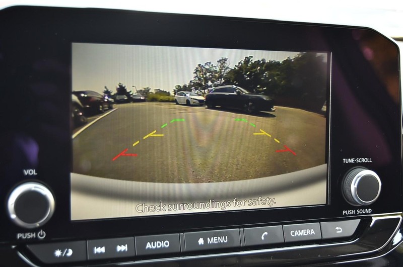 Nissan Pathfinder Vehicle Image 13