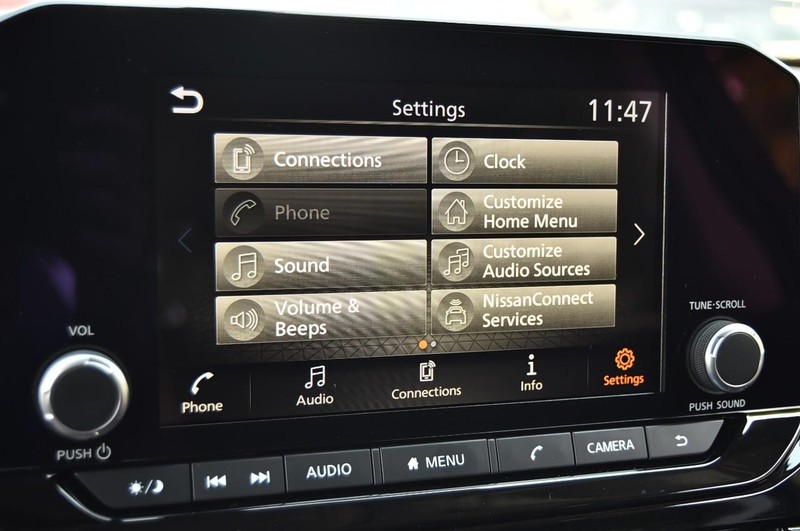 Nissan Pathfinder Vehicle Image 14