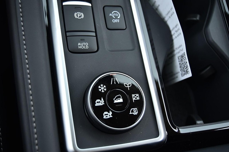 Nissan Pathfinder Vehicle Image 18