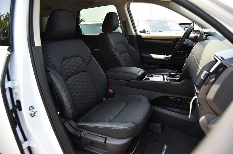 Nissan Pathfinder Vehicle Image 21